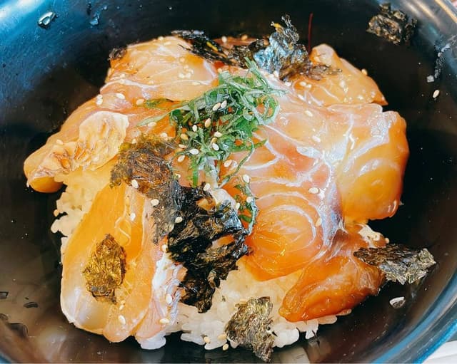 東洋一の海岸線にある男鹿のレストラン - サブ画像1