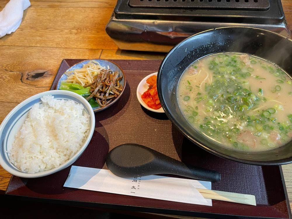 日本酒と焼肉 吉岡太一