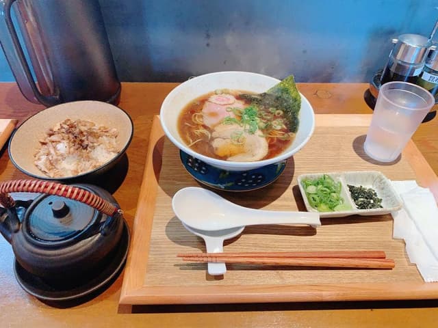 おダシと銀しゃり 中華そば 雲雀 - サブ画像3