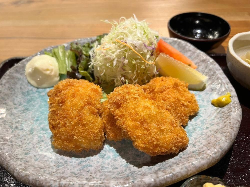 創作和食 堂間
