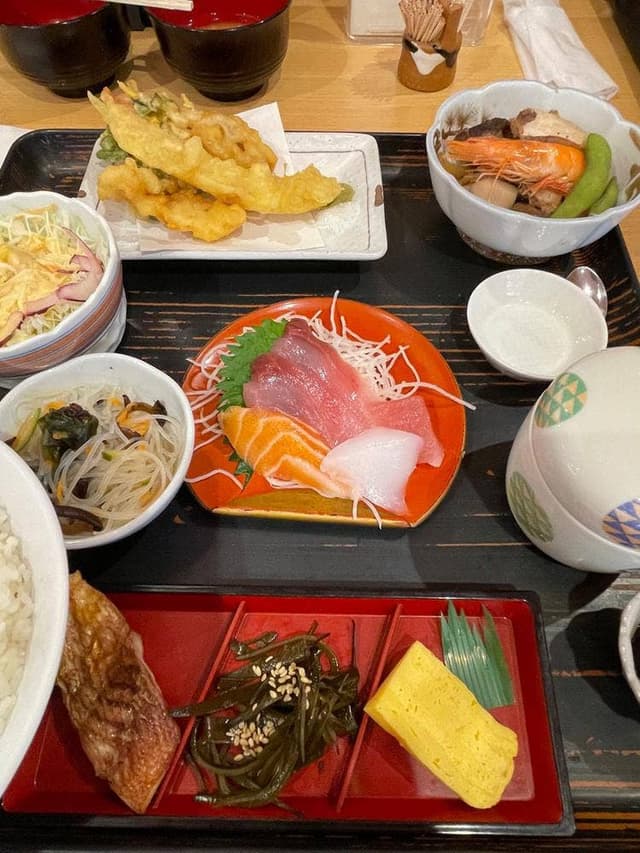 海鮮丼 魚しん - サブ画像1