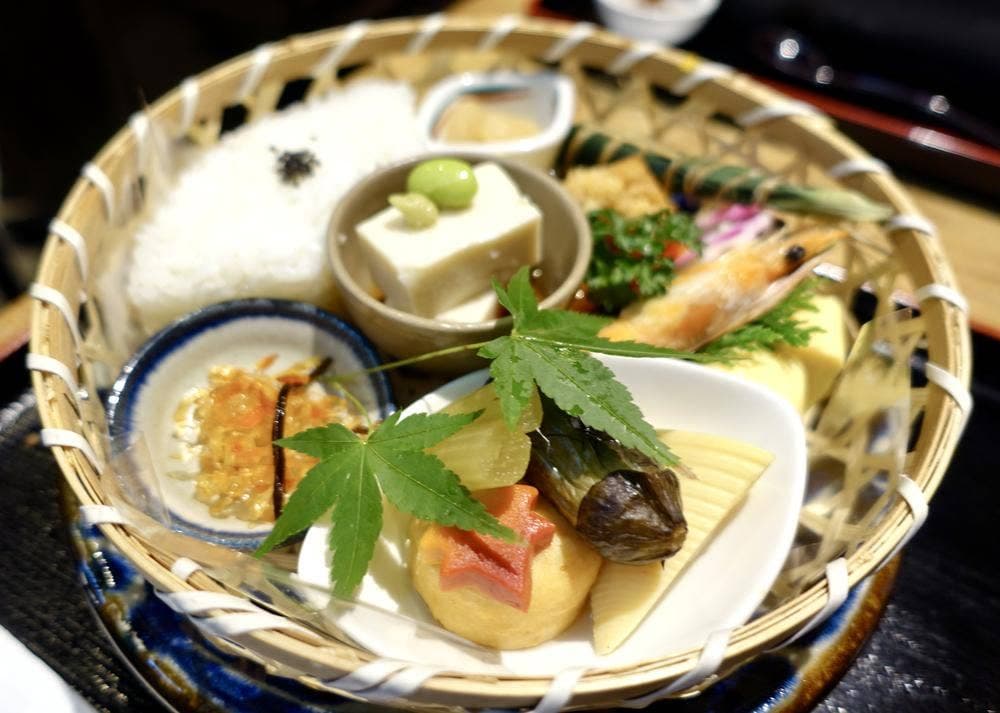 ごはん処 矢尾定