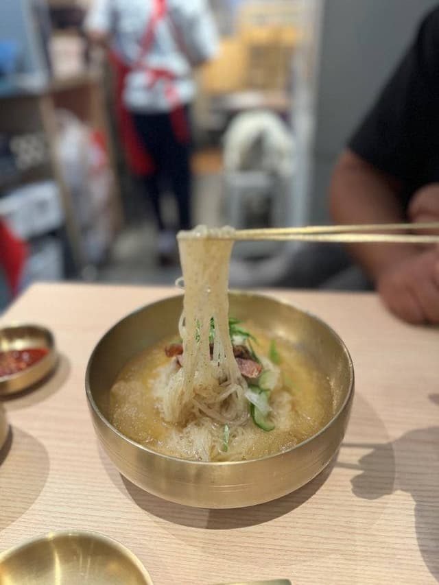 アジョシ 下北沢店 - サブ画像1