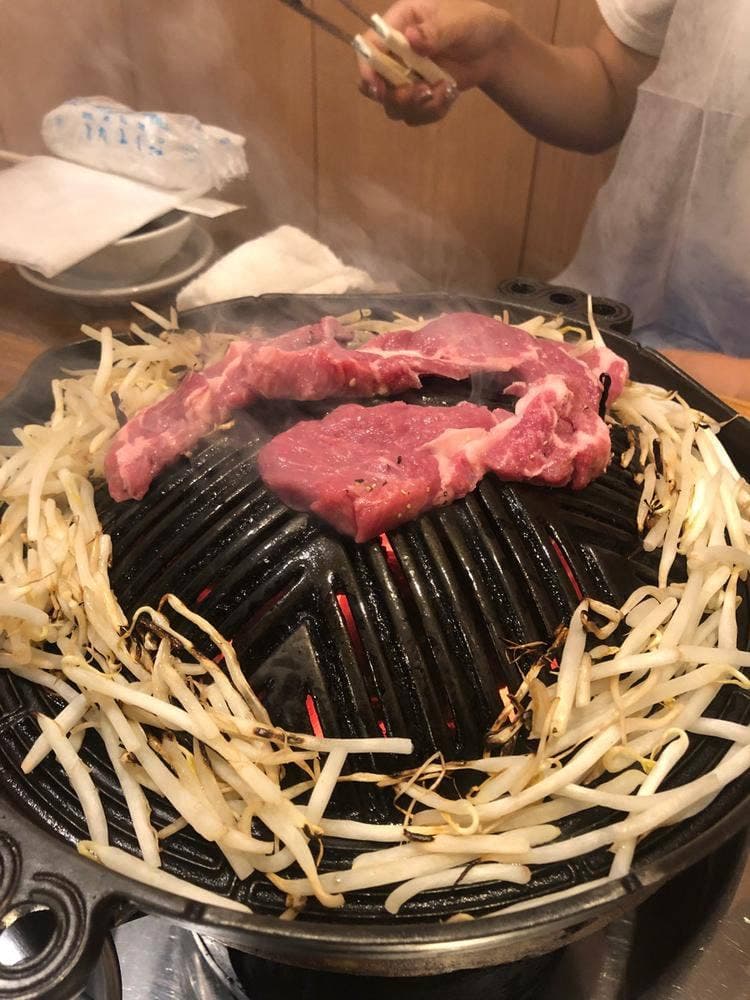 羊肉炭火焼 肉汁屋