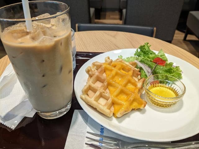 エクセルシオールカフェ 神田北口店 - サブ画像3