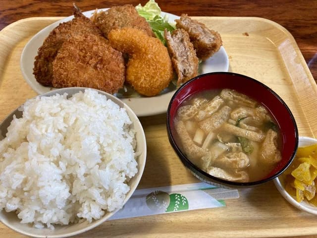 三丁目 にしや食堂 - サブ画像1