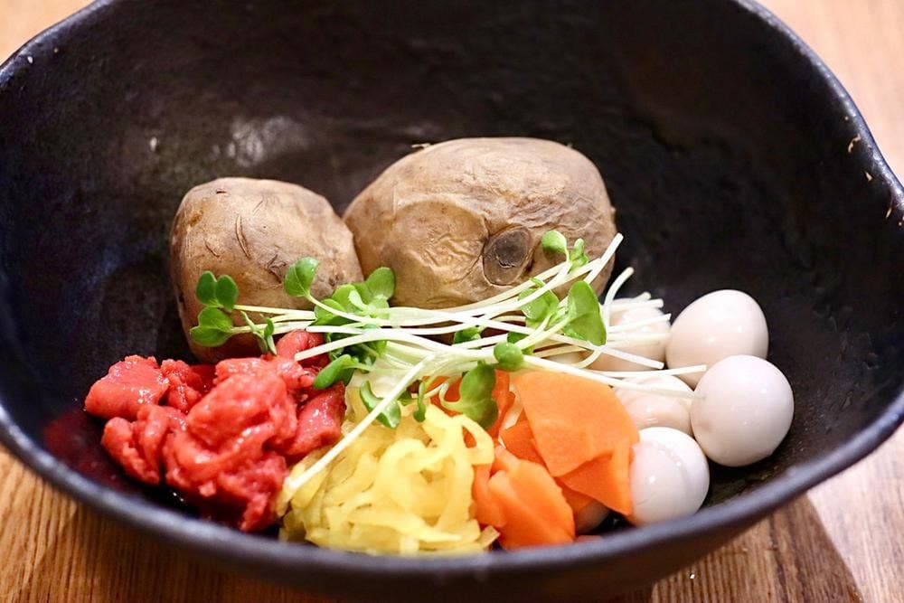 桜山鮨食人 五と二