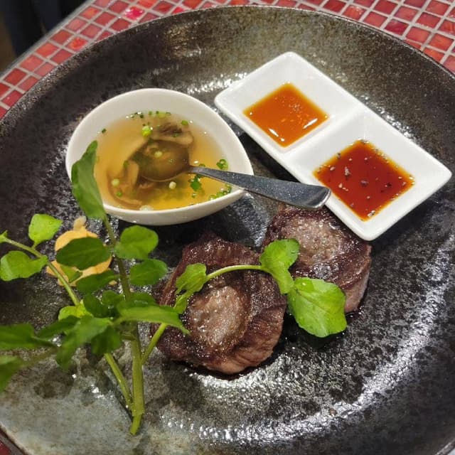 黒毛WAGYU RESTAURANT HACHI - サブ画像1