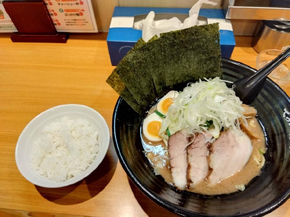 横浜ラーメン てっぺん家