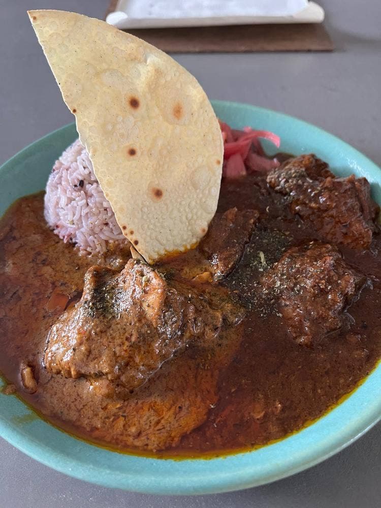 スパイスカレー モクロミ