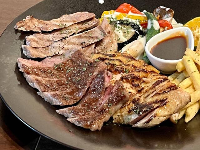 和琉ダイニング 肉×魚 ひなた - サブ画像1