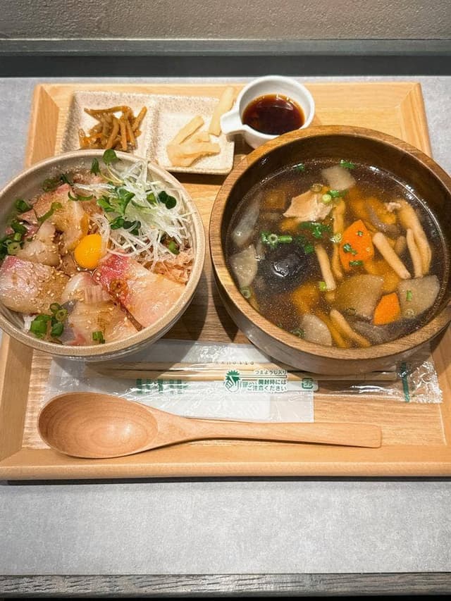 こめらく 海鮮ごはんと和のスープ。渋谷地下街店 - サブ画像3