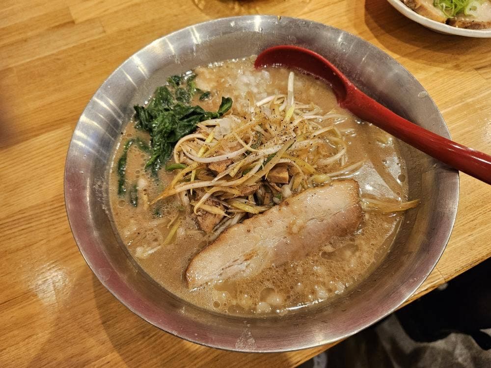 濃厚背脂豚骨拉麺 極豚