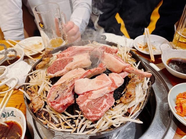 羊肉炭火焼 肉汁屋 - サブ画像1
