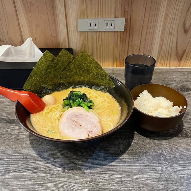 横浜家系ラーメン 赤家 春日部店 - サブ画像1