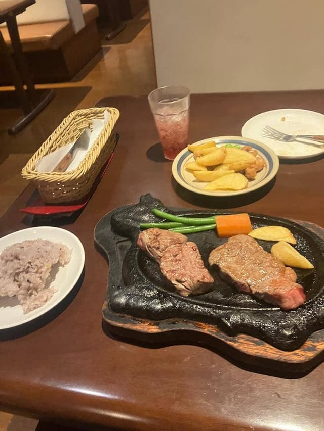 ステーキいづつや 長岡店 - サブ画像1