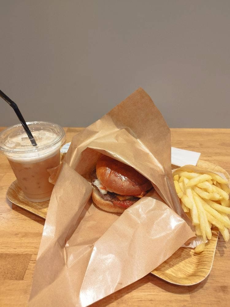 M.H.M BURGER