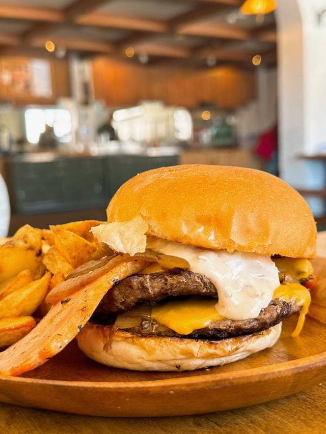 Aki’s BURGER in Tirol - サブ画像1