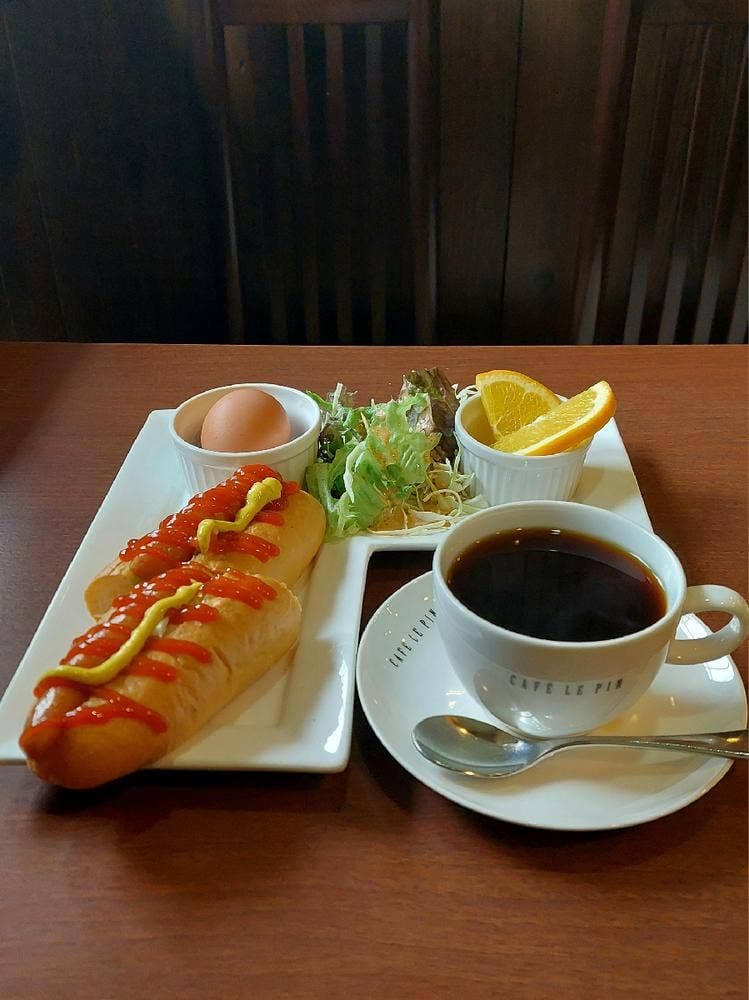 CAFE LE PIN 岩倉店