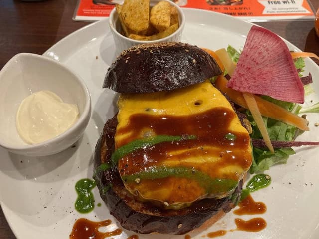 LUXE BURGERS - サブ画像3