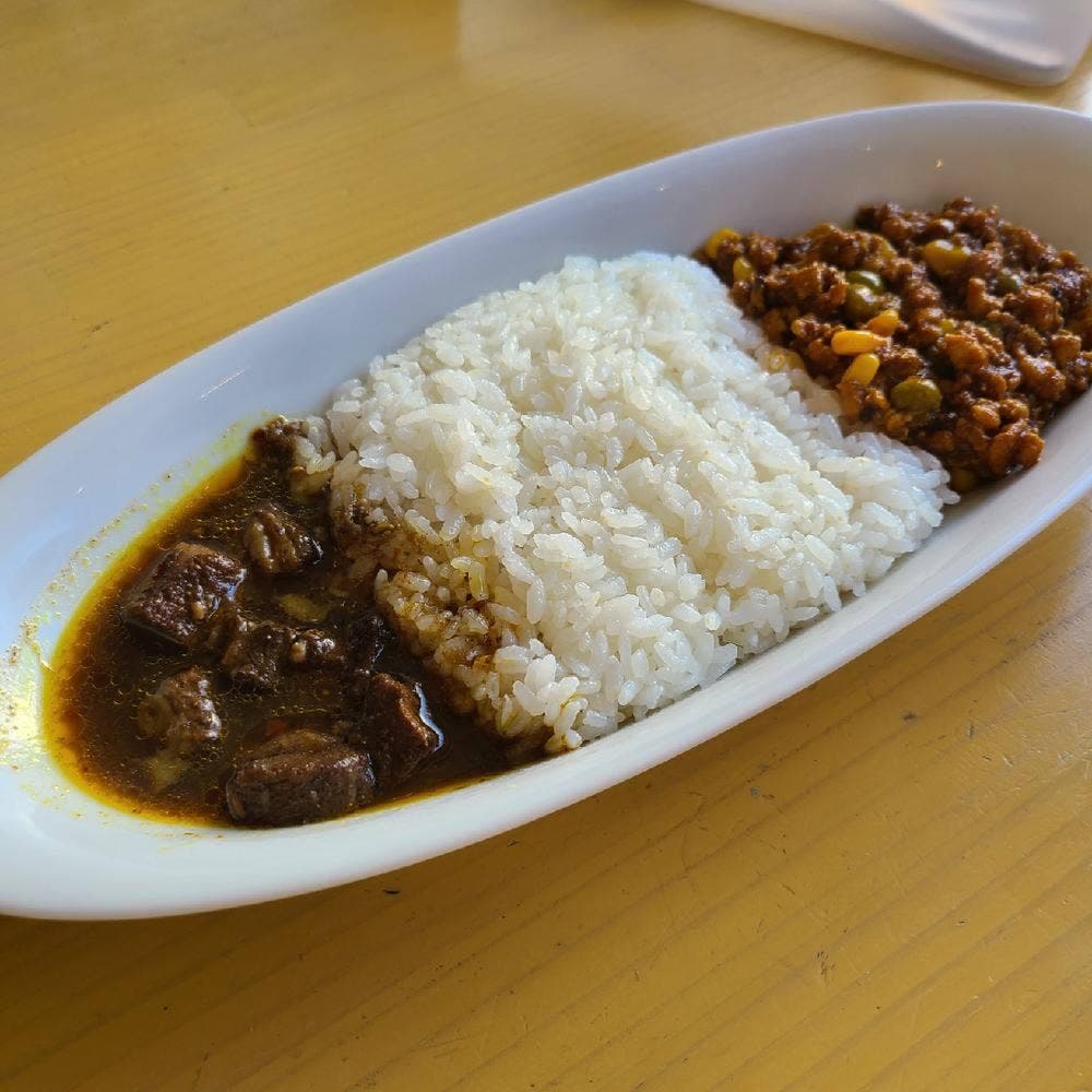 CAFE DE MOMO