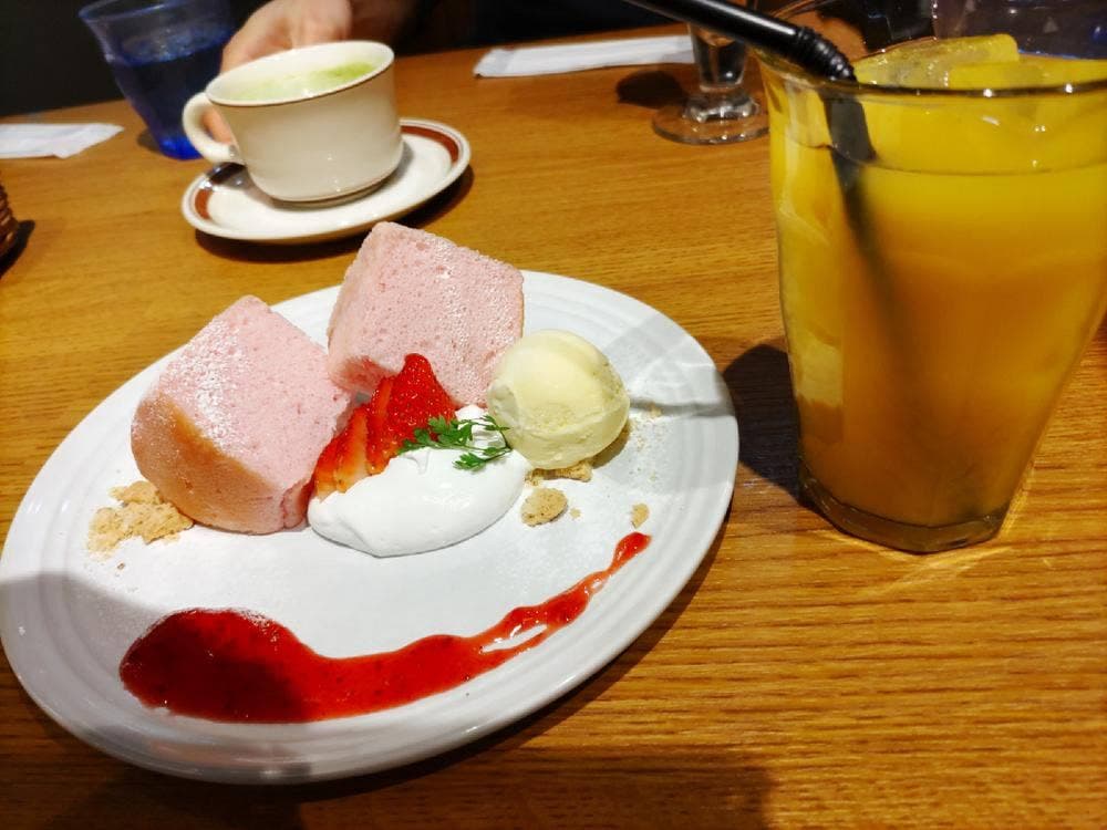 梅田 阪急三番街 リバーカフェ