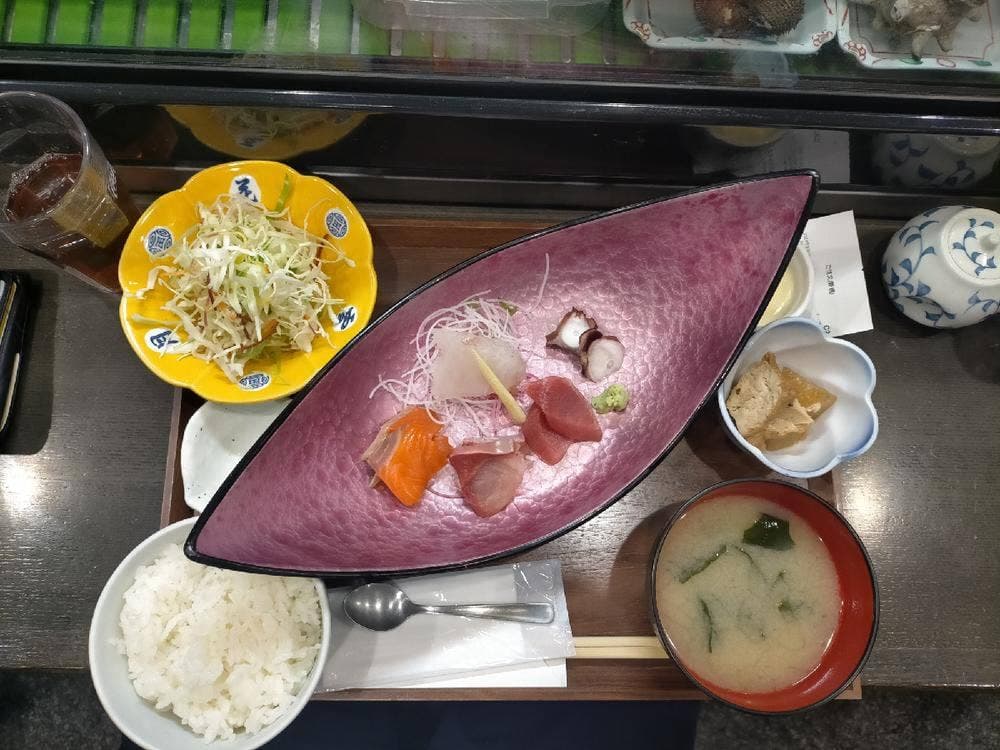 海水で刺身を食べる店 伝左衛門