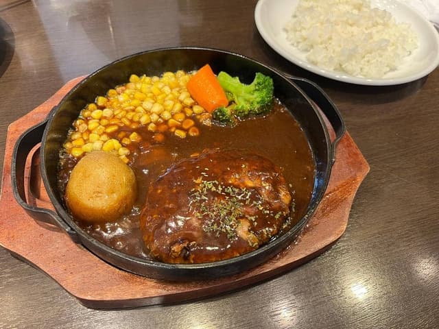 ハンバーグステーキ専門の店 三条店 - サブ画像3