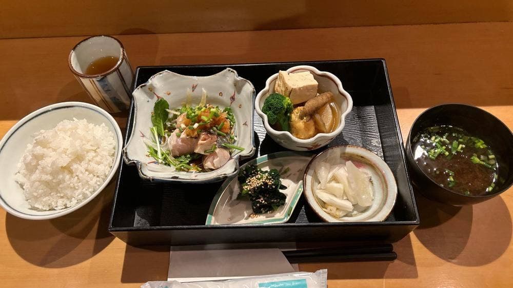 岸由