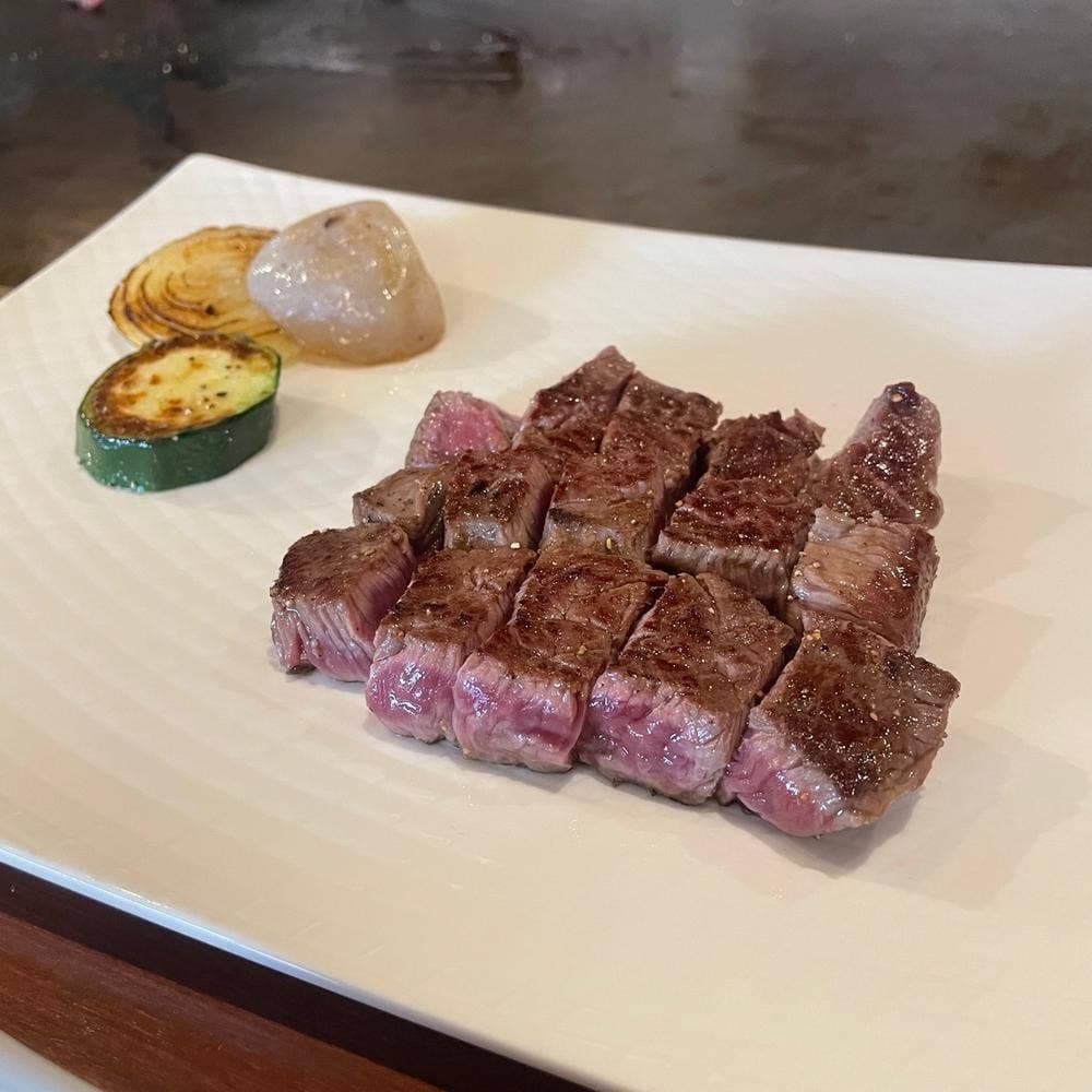 ステーキハウス小で毬