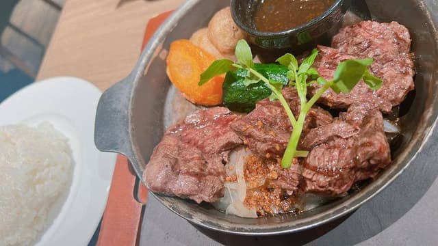 SARAS CAFE & BRASSERIE - サブ画像1