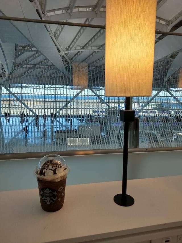 スターバックス コーヒー 羽田空港 蔦屋書店 - サブ画像3