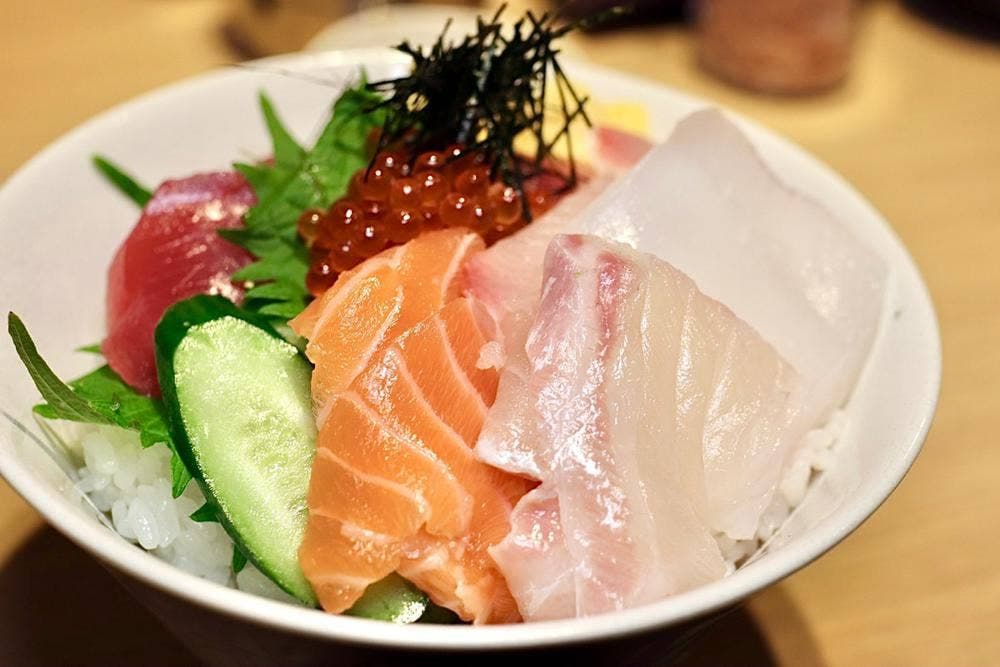 伏見のランチは海鮮丼