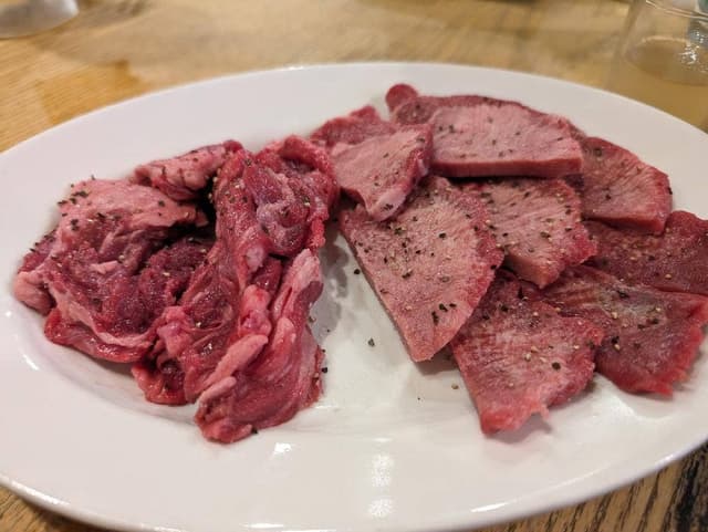 駅前ホルモン焼肉酒場 寿々屋 - サブ画像2