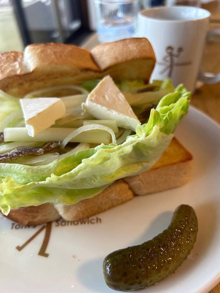 TOM'S SANDWICH
