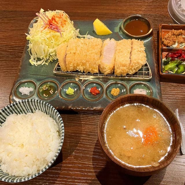 とんかつ豚料理 寿樹 - サブ画像1