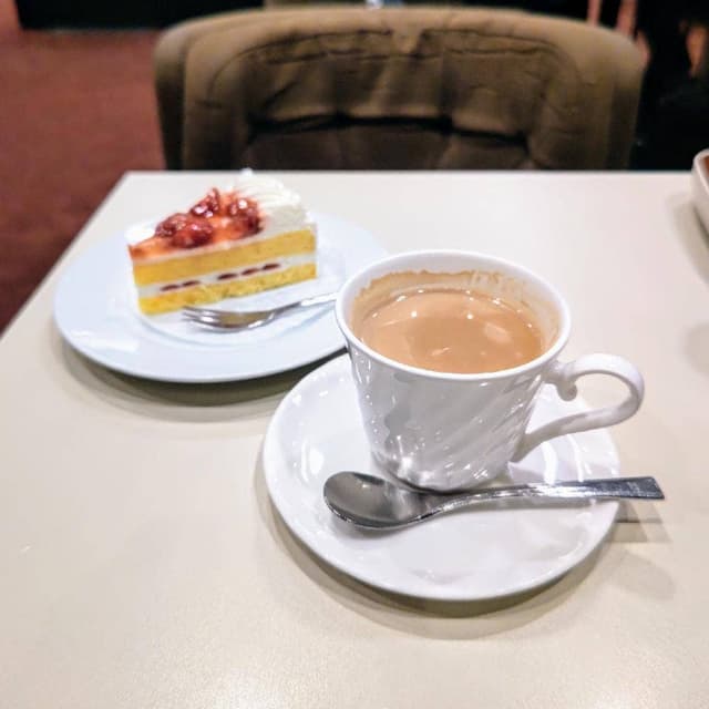 喫茶室ルノアール 新宿靖国通り店 - サブ画像1