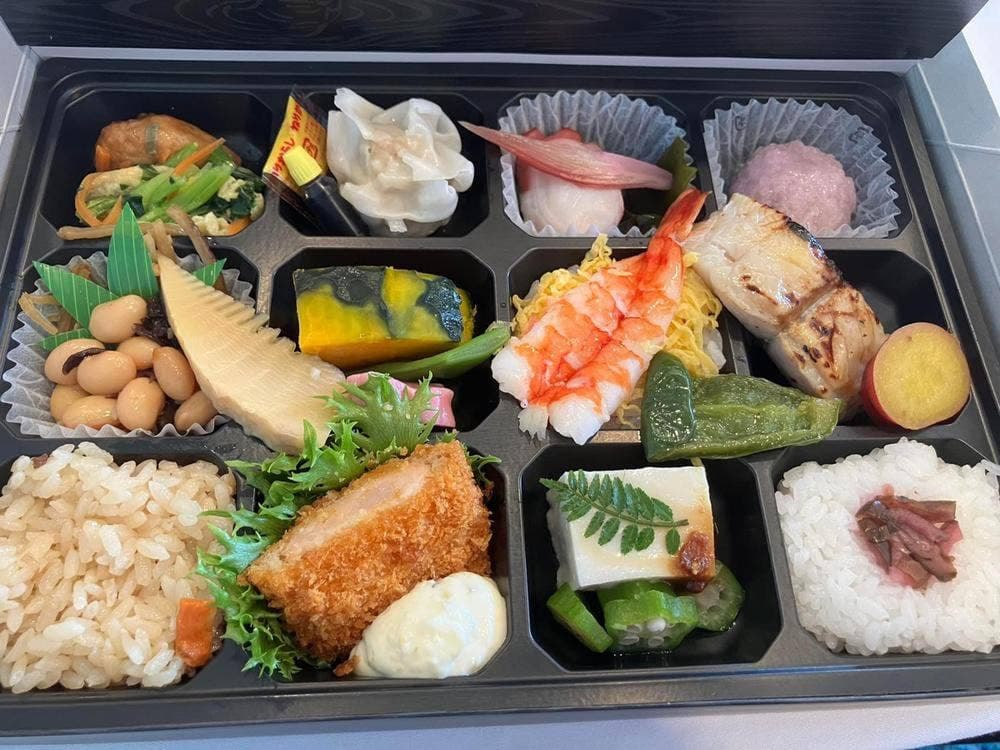 寿司・弁当八百彦本店