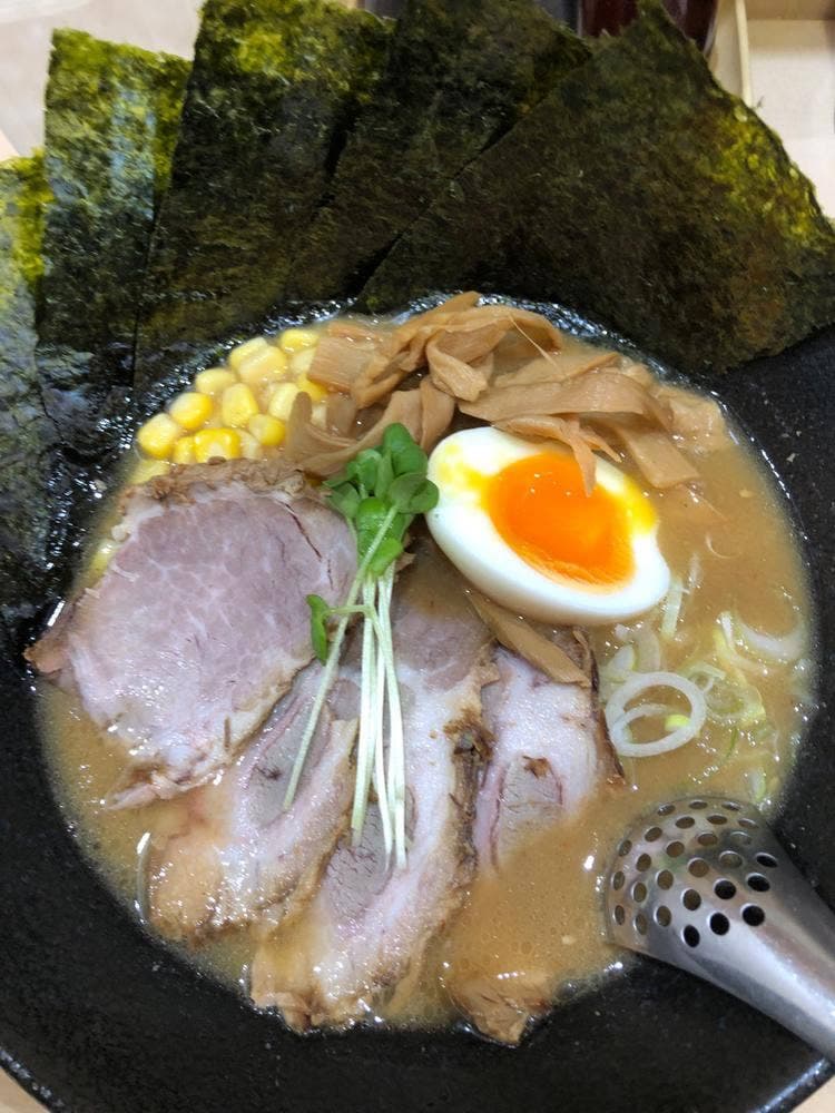 へそまがりラーメン
