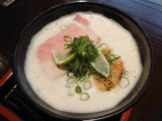 豚白湯創作麺処 友池 - サブ画像1