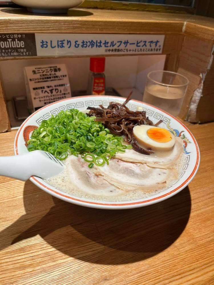 博多ラーメンでぶちゃん