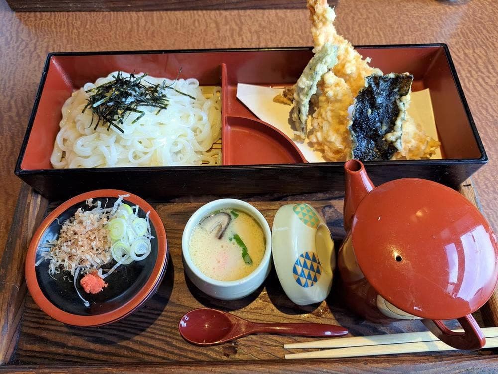 お食事処 海老助