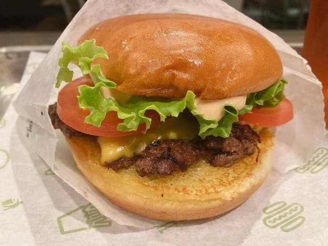 シェイクシャック 外苑いちょう並木店 - サブ画像1