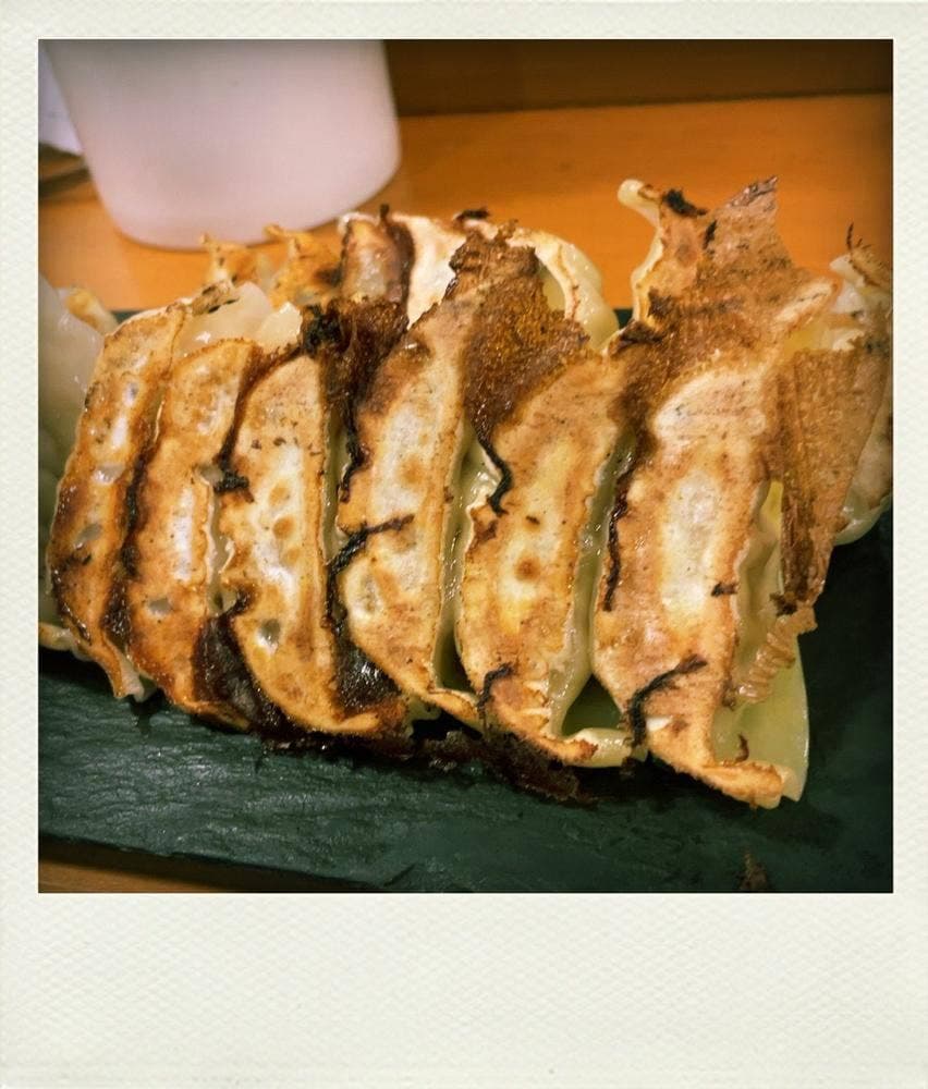 Champagne &GYOZA BAR スタンドシャン食 TOKYO赤坂見附