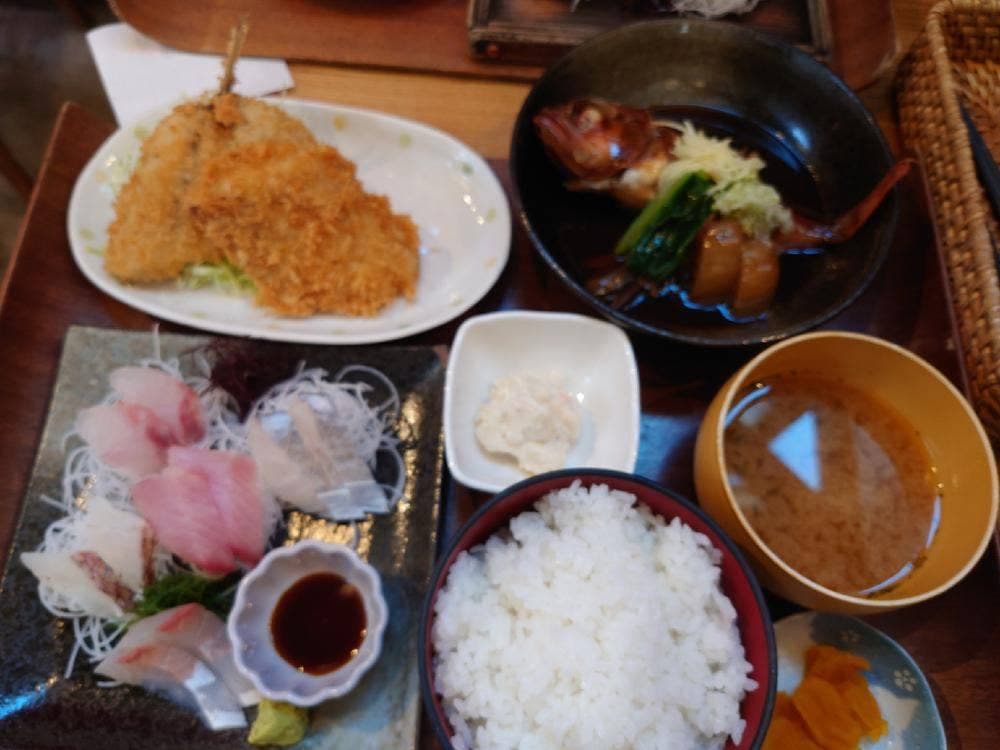 平塚漁港の食堂