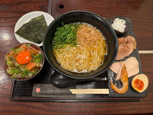海老で鯛を釣る麺堂。神楽 - サブ画像1