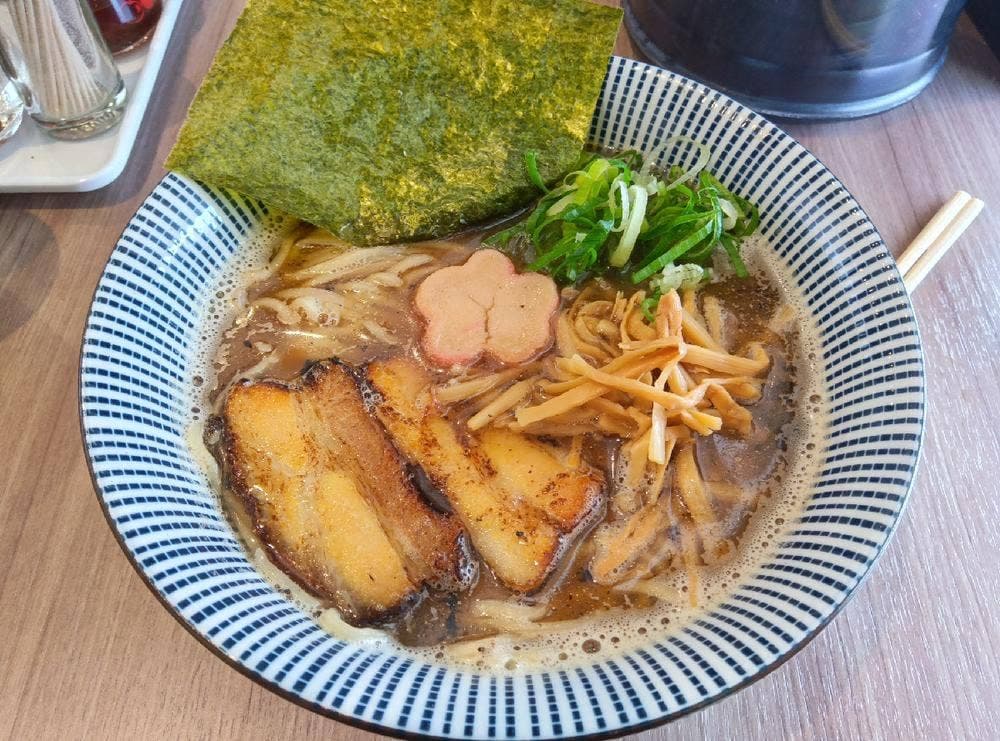 豚丼と中華そば クロちゃん食堂