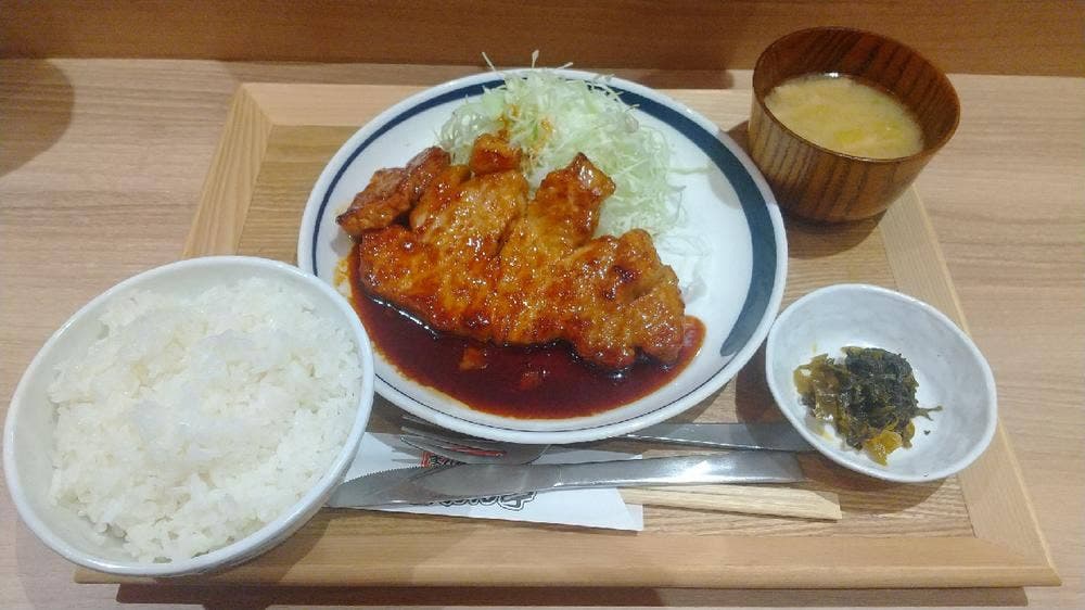 まんぷく食堂 ぎおん亭 博多バスターミナル店