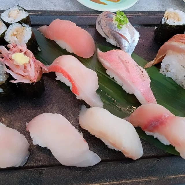 地魚 回転寿司 魚どんや - サブ画像2