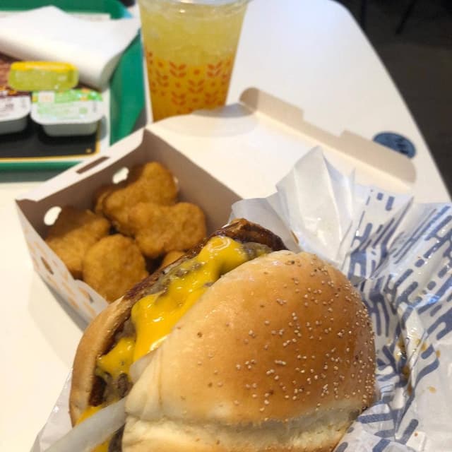 マクドナルド 札幌新発寒店 - サブ画像1